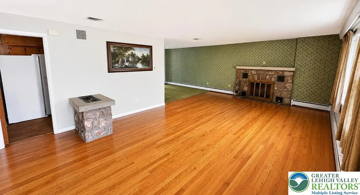 3 bed, 2.0 bath, 3088 sqft, $2,800 — Photo 2