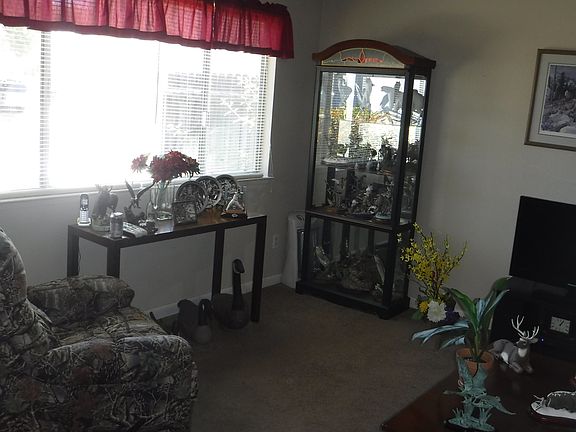 3rd image of 1802 Edgemont Way