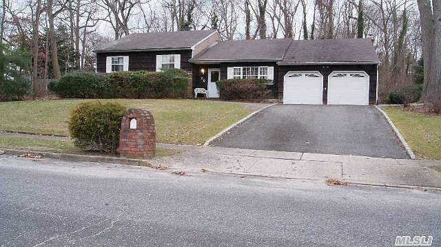1st image of 26 Twin Oaks Dr