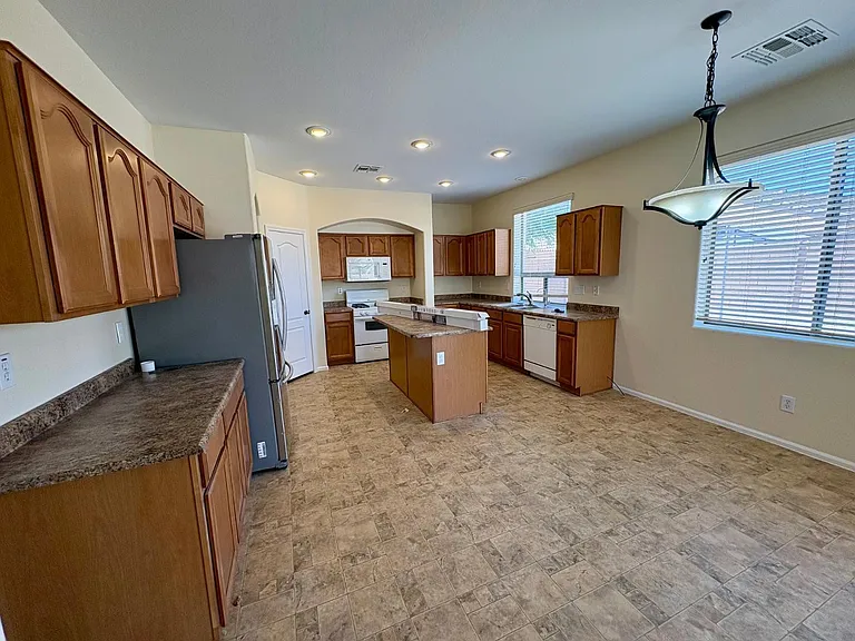 16126 W Meade Ln — Photo 17