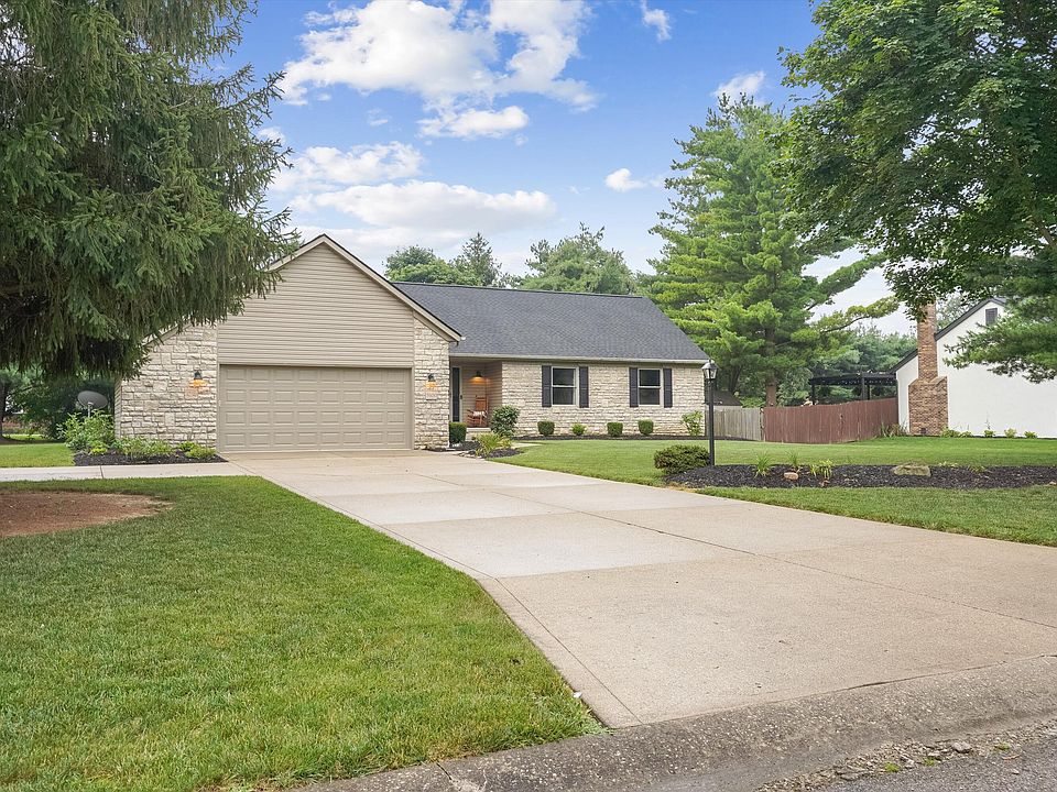 1st image of 8900 Chateau Dr NW