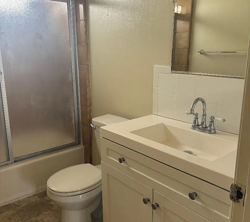Main bathroom