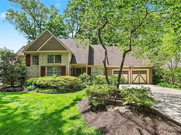 8104 Lee Blvd, Leawood, KS 66206