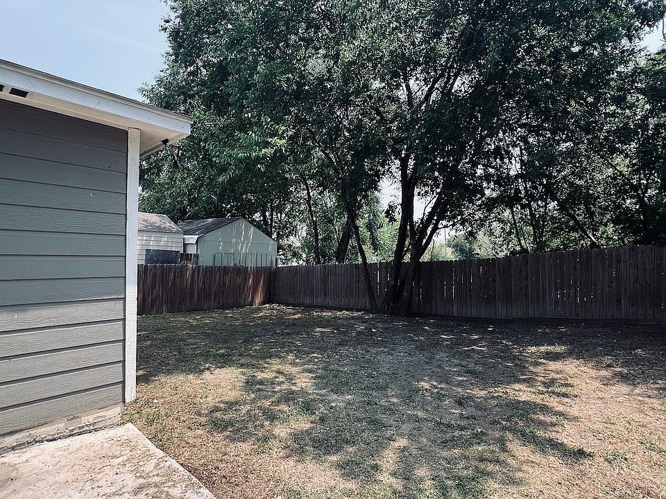 1st image of 402-404 Amires Pl