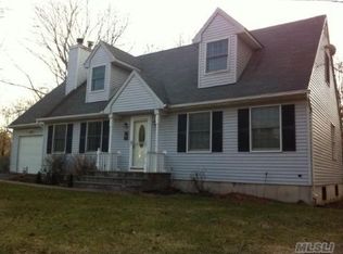 38 Grandview Blvd, Miller Place, NY 11764