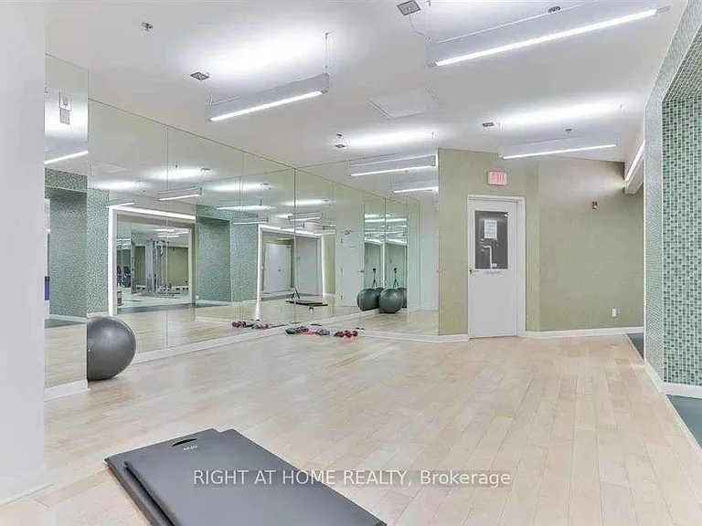 75 Norman Bethune Ave #221 — Photo 12