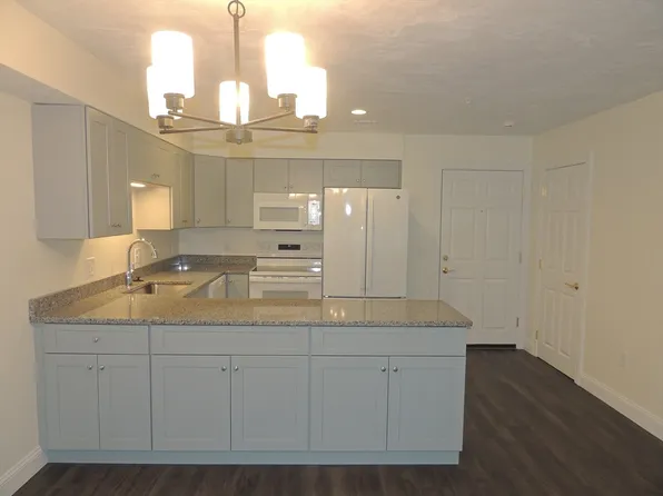 28 Green Leaves Dr #804, Amherst, MA 01002