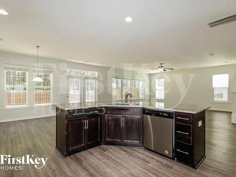 421 Sanctuary Park Dr — Photo 9