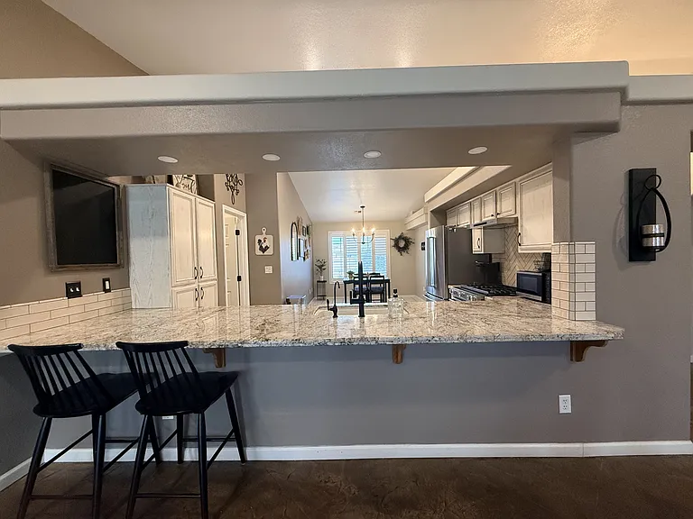 2134 E Desert Palms Dr — Photo 4