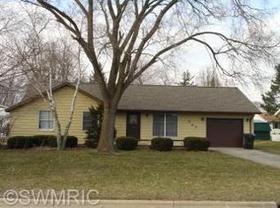 347 Apache Dr, Fremont, MI 49412
