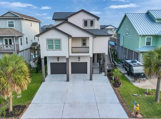 425 Amanda Cir, Tiki Island, TX 77554