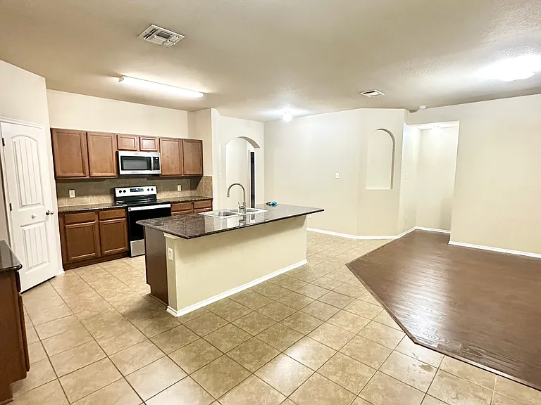 331 Elam Dr — Photo 7