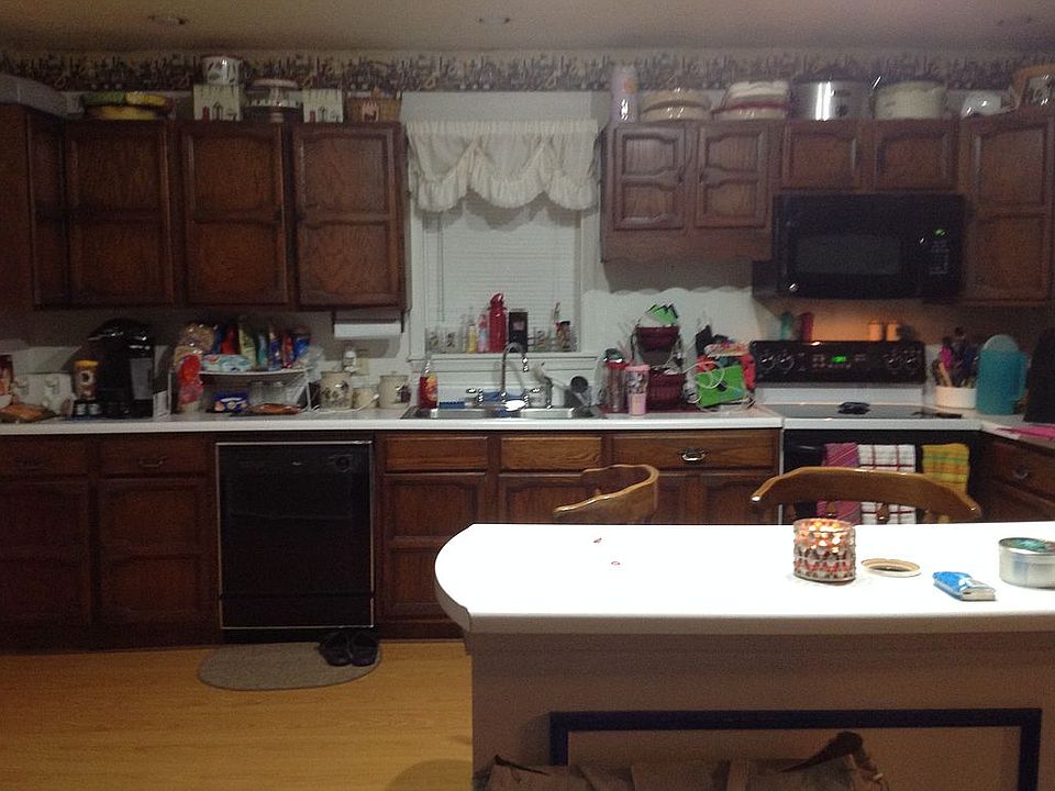 Kitchen with bar