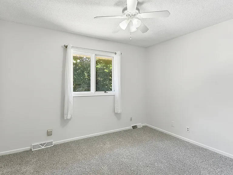 2217 S 164th Cir — Photo 20