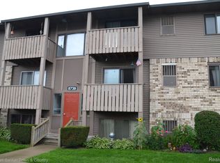 8739 Green Willow St APT 10, Brighton, MI 48116