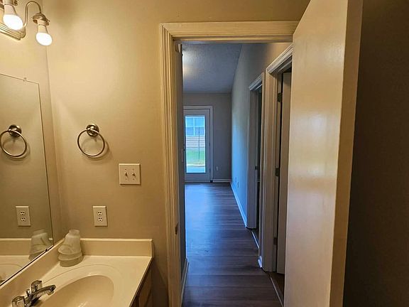 4th image of 616 S Hampton Drive