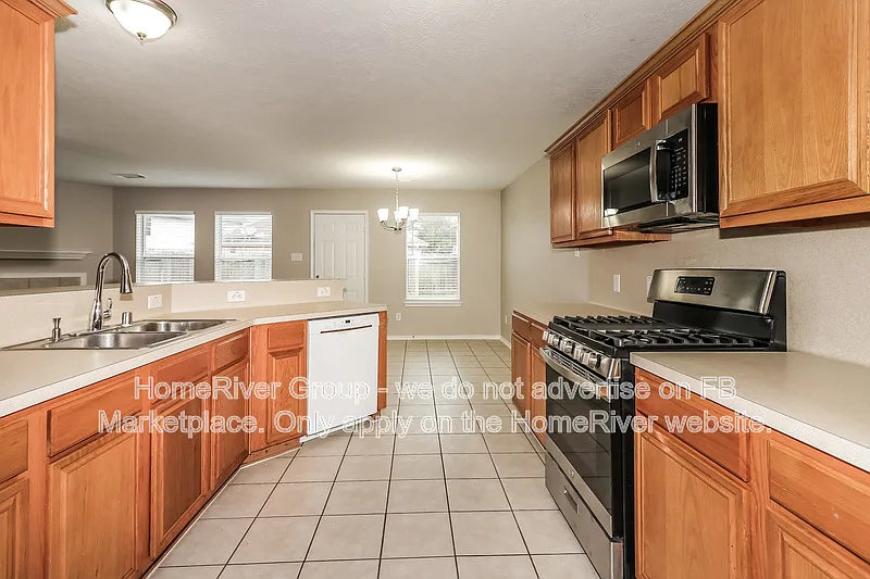 4 bed, 2.5 bath, 2463 sqft, $2,575 — Photo 4