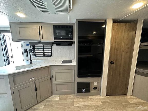 5th image of 4714 Wynn Dr #3