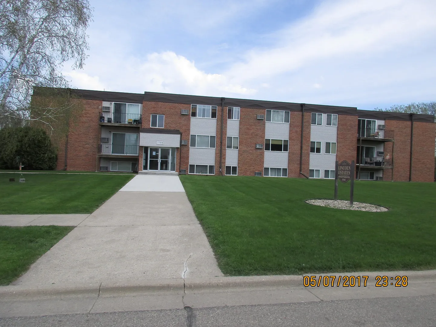 Lincoln Estates — Photo 1