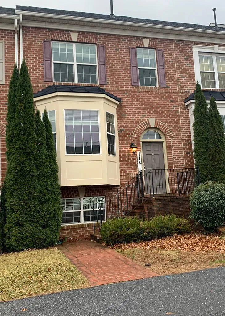 4 bed, 3.5 bath, 2394 sqft, $3,200 — Photo 1