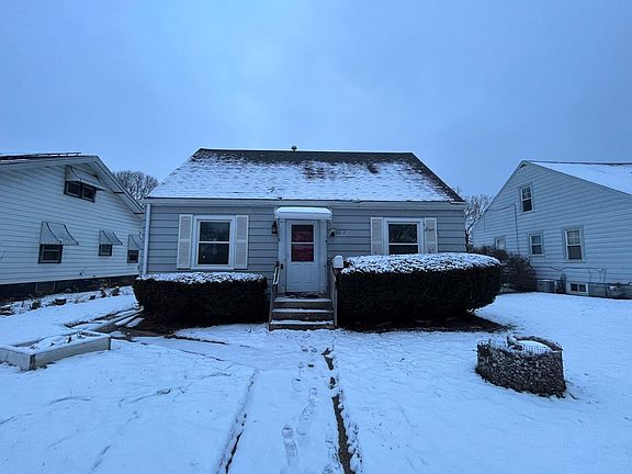 2nd image of 3027 Gladstone Ave