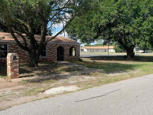 309 W 6th St, Burkburnett, TX 76354