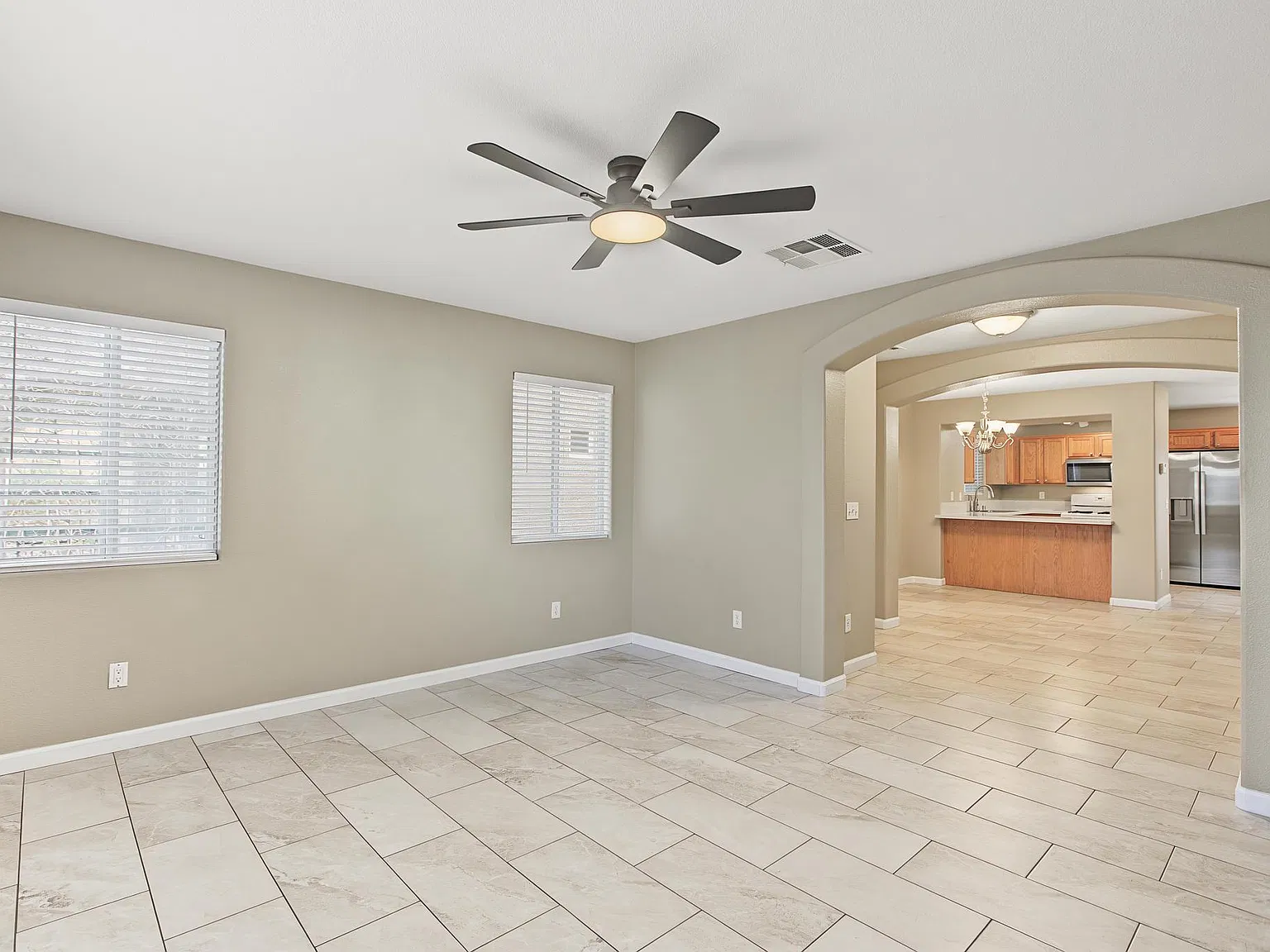3 bed, 1549 sqft, $2,200 — Photo 3