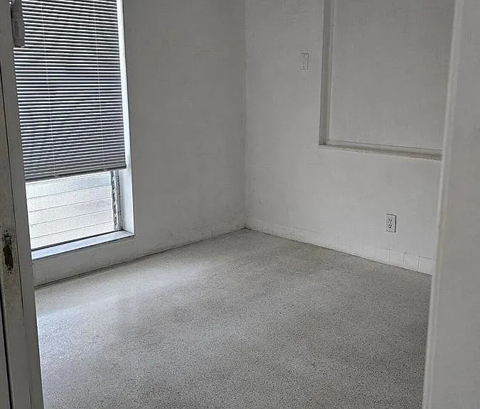 2734 NE 32nd St #1 — Photo 8