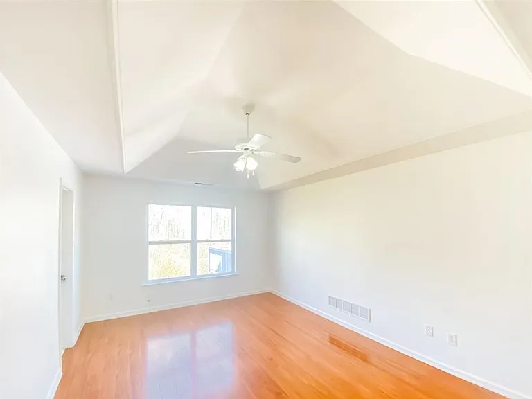 1068 S Gordon Rd — Photo 11