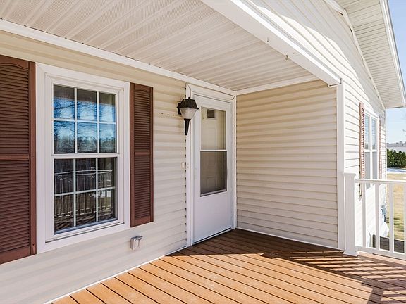 2nd image of 4 Emerald Pl