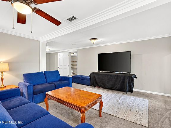 5th image of 242 HOLLY Court