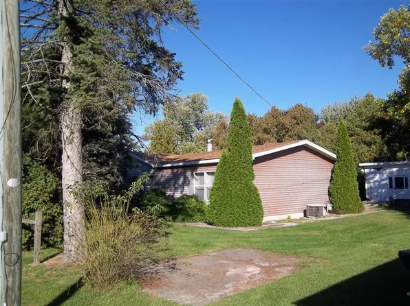 106 N 4th St W, Wanatah, IN 46390