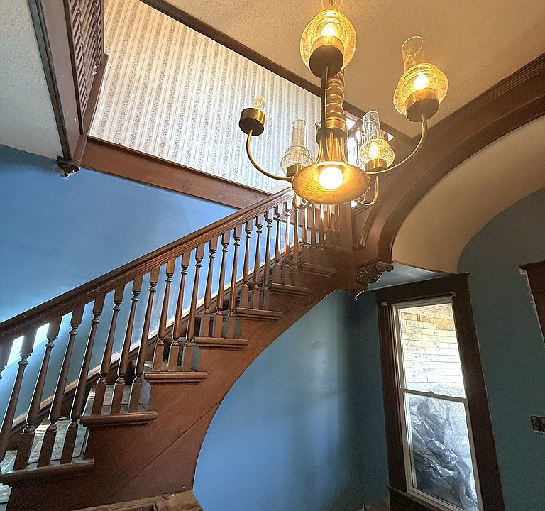 7th image of this home