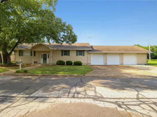 2715 Wilson Ave, Parsons, KS 67357