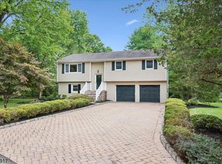 29 Peninsula Rd, Millington, NJ 07946