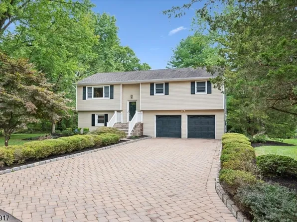 29 Peninsula Rd, Long Hill Twp., NJ 07946