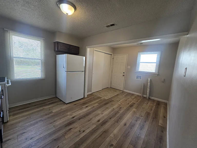9113 Kathlyn Dr — Photo 8