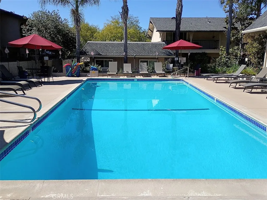 3 bed, 2.5 bath, 1702 sqft, $4,350 — Photo 1