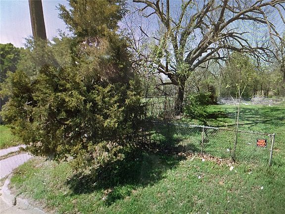 3rd image of 1025 SE 15th St