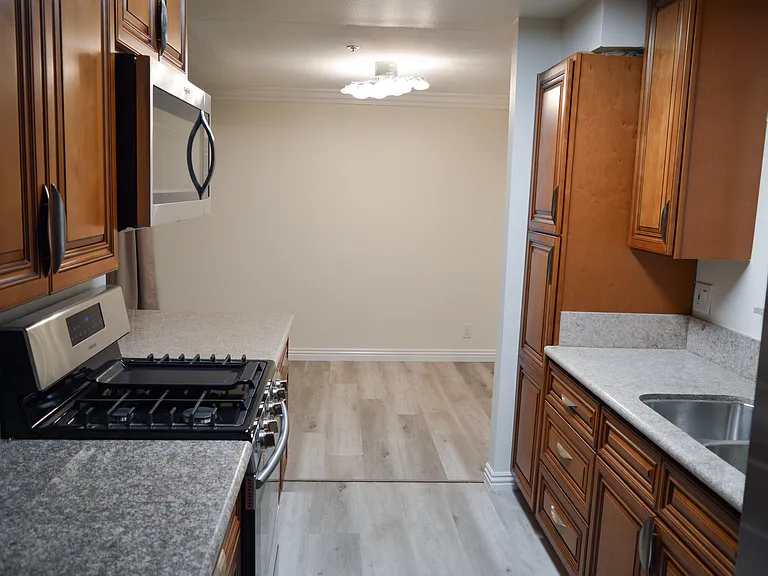 1726 Winona Blvd #104 — Photo 10
