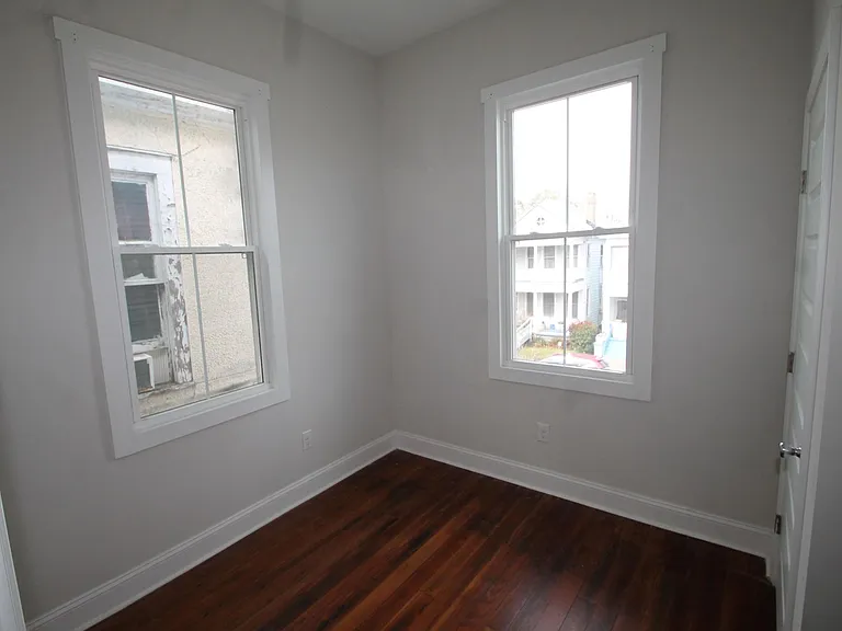 301 W 35th St — Photo 22