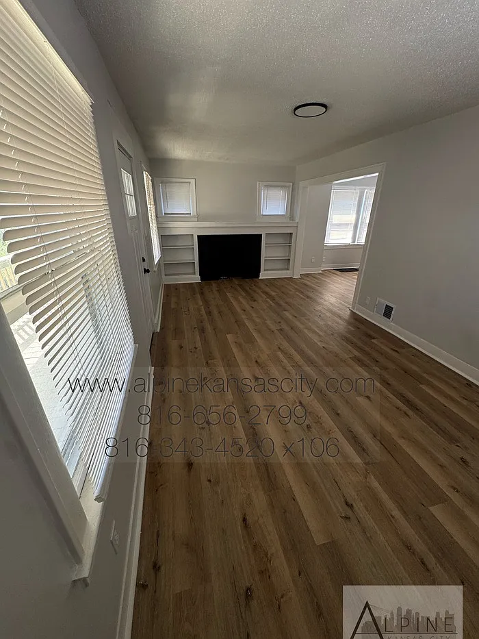 2 bed, 1.0 bath, 1004 sqft, $1,050 — Photo 2