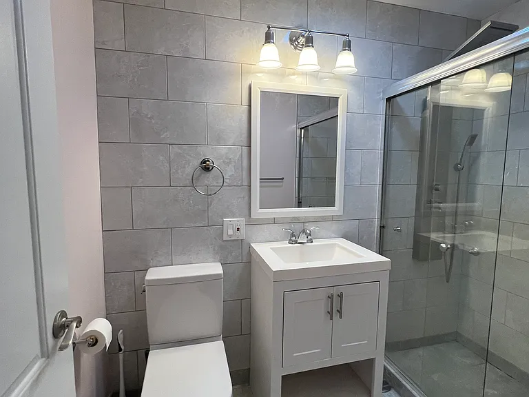 2400 W Balmoral Ave #2G — Photo 11