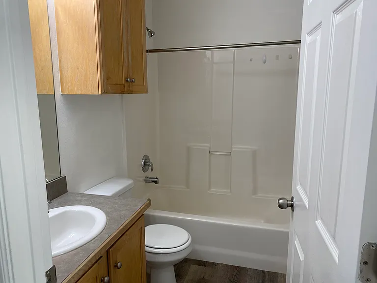 342 E 800 N #210 — Photo 18