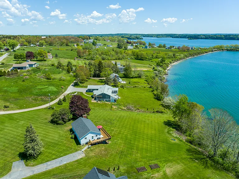 205 Allen Point Rd — Photo 2