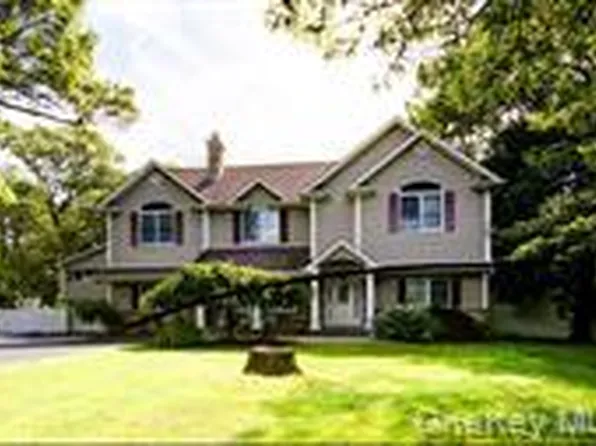 97 Chestnut Street, Mount Sinai, NY 11766
