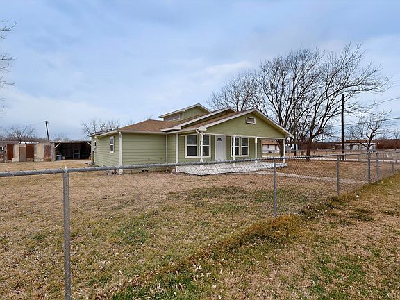 3rd image of 400 S Oak St