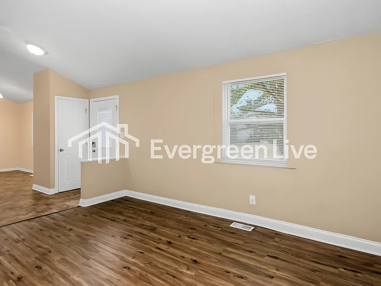 8507 New Field Cir — Photo 3