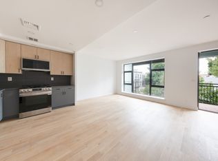 130 Diamond St APT 3B, Brooklyn, NY 11222