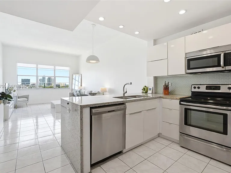 1020 Meridian Ave #902 — Photo 2